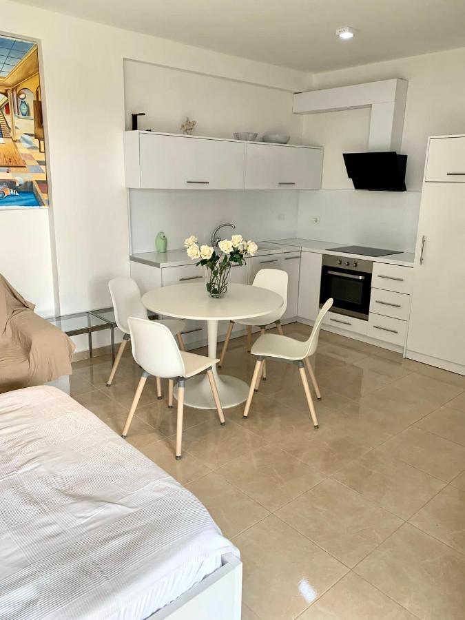 Loli Apartment Luxury White Residence Sarande Exterior photo