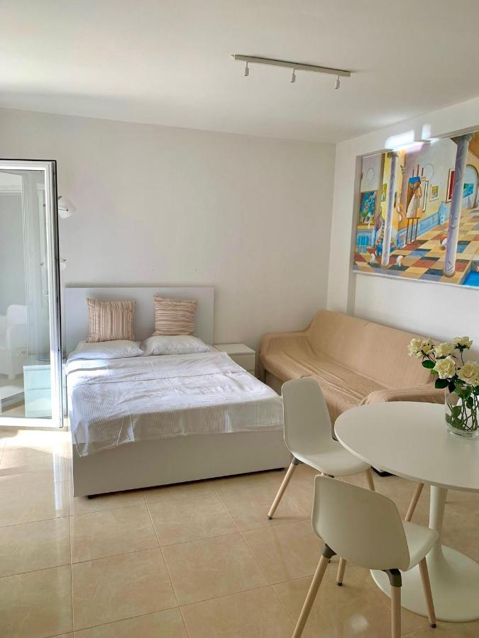 Loli Apartment Luxury White Residence Sarande Exterior photo